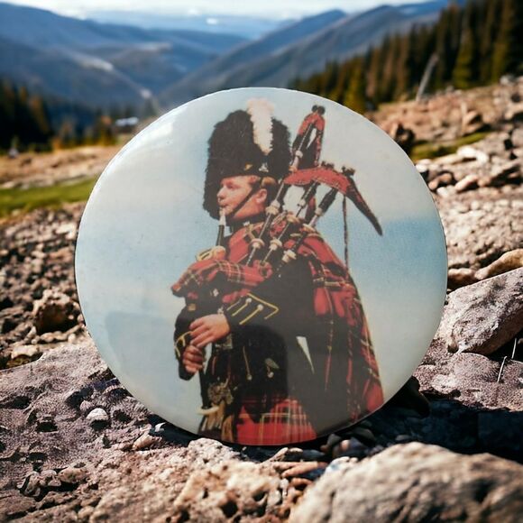 Vintage Scottish Bagpiper Refrigerator Magnet Fridge Scotland Souvenir Pinback. - Picture 13 of 16